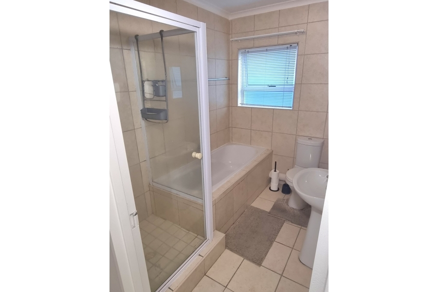 To Let 2 Bedroom Property for Rent in Vredekloof East Western Cape